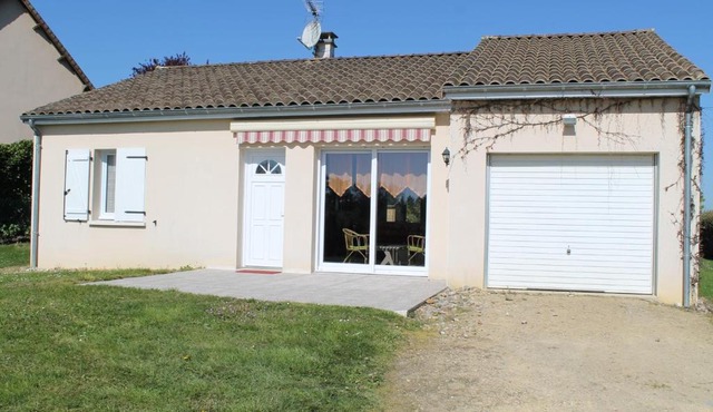 Maison de plain-pied avec jardin clôturé, proche Thermes St Roch - 3 chambres, WiFi, cuisine équipée - FR-1-541-46