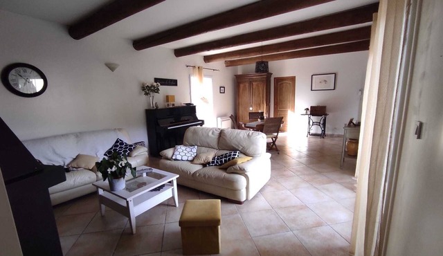 Maison de Quartier Calme.proximité A7/a9. Village Proche Orange et Avignon