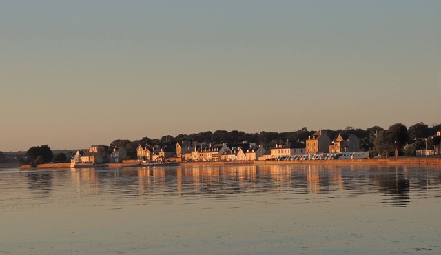 Maison de retrouvailles, between sea and countryside in the land of parish enclosures