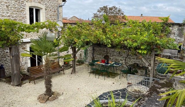 Maison de Reves in Piéguts Pluviers w/Pool