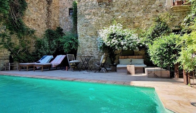 Maison de Village 10/12 Personnes Piscine à 20 Minutes de Gérone et de Lescala