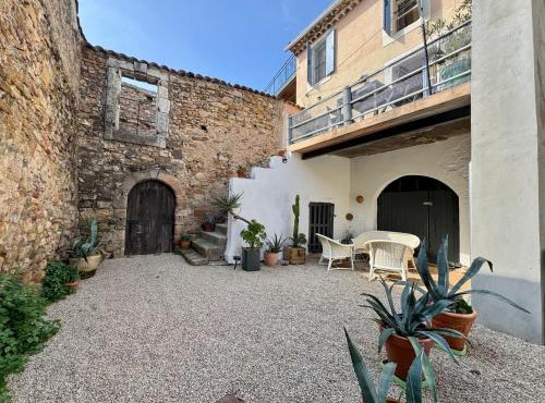 Maison de vacance familiale Tomlina, Neffies