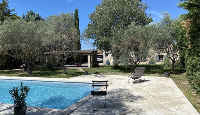 Maison de Vacances Avec Piscine en Plein Village du Luberon