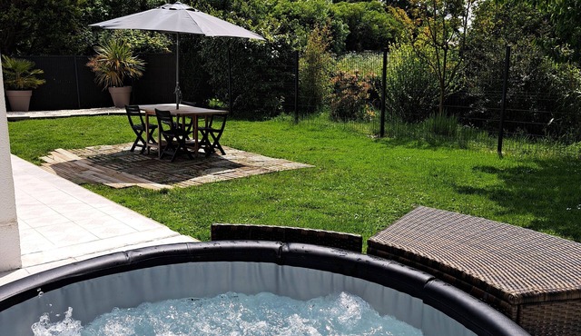 Maison de Vacances Avec Jacuzzi 10 min des Plages