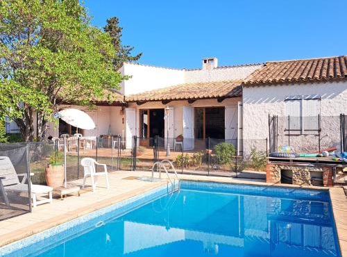 Maison de vacances avec piscine et jardin