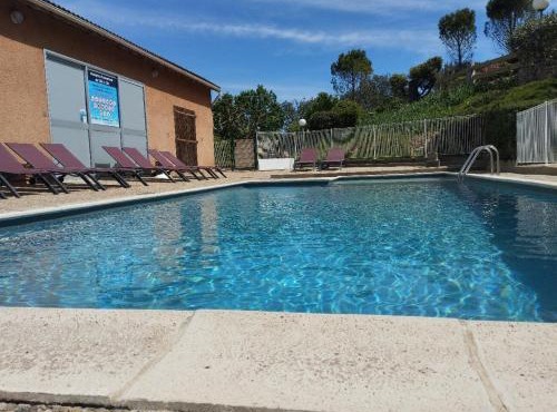 Maison de vacances dans les hauteurs de Salavas