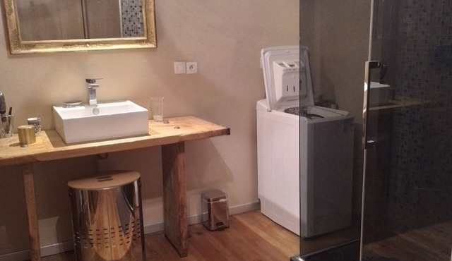 Maison de Village Avec Piscine Privée, 15 Minutes des Plages