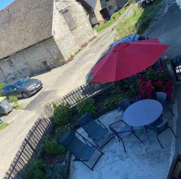 Maison de village entre lac et montagne