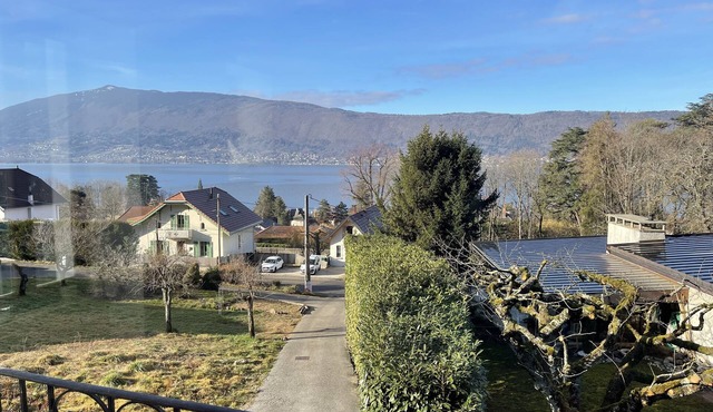 Maison de village vue lac