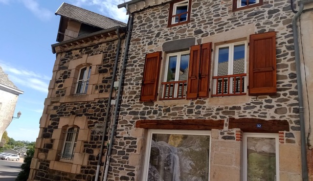 Maison de Village. Avec Commerces à Proximité. Départ de Sentiers, Vtt, lac 10 k