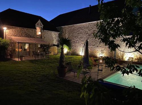 Maison de village avec piscine privative - gite-loubaribas
