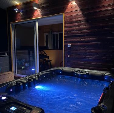 Maison de village avec spa privé & grande terrasse calme & détente