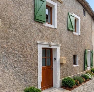 Maison de village cosy, 2 chambres, classée 3 étoiles, BRAM 11