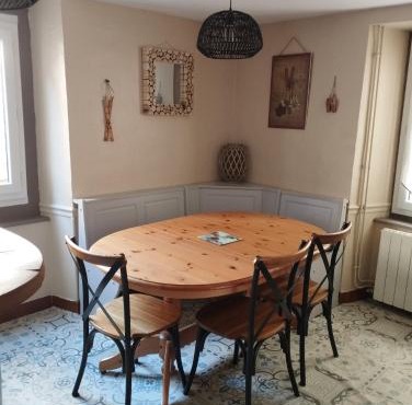 Maison de village dans une rue calme