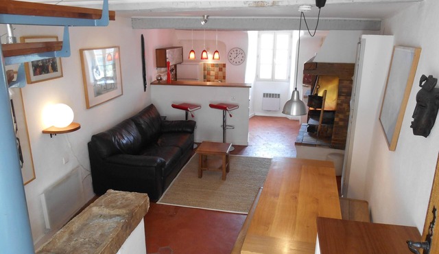 Maison de Village Avec Balcon, vue Panoramique sur la Montagne, Four a Bois Wifi