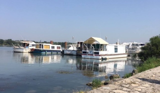 Maison de Village, en Provence Dans Triangle Avignon-arlesnîmes