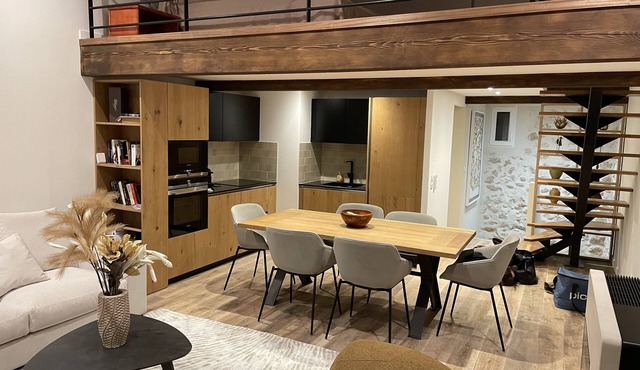 Maison de Village Romantique et Typique au Centre du Village