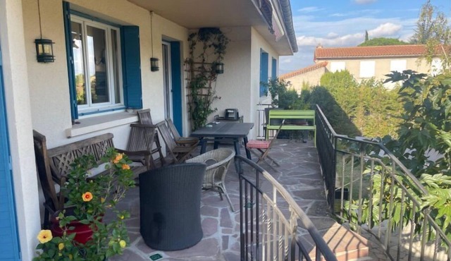 Maison de Ville Avec Piscine, Jardin, Terrain de Boule, Salle de Jeux