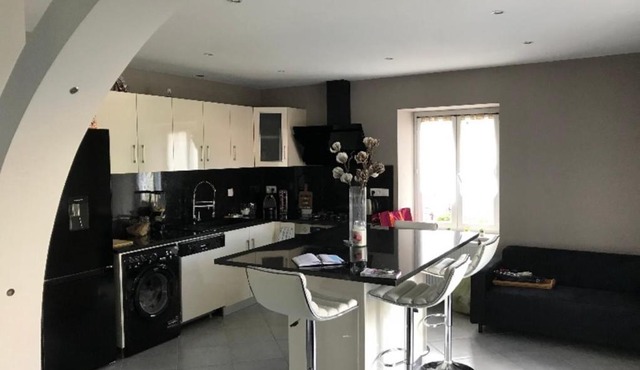 Maison de ville avec cours parking