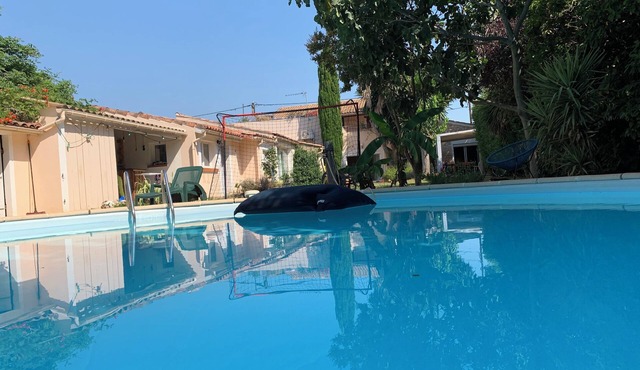 Maison de Ville Avec Jardin et Piscine. A 20 min des Plages