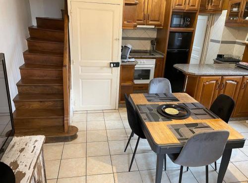 Maison de ville avec parking gratuit