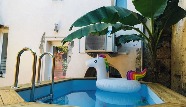 Maison de Ville Avec Piscine à Deux pas des Commerces