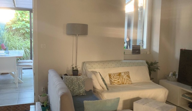 Maison de Ville Calme, Rénovée, en Plein Centre