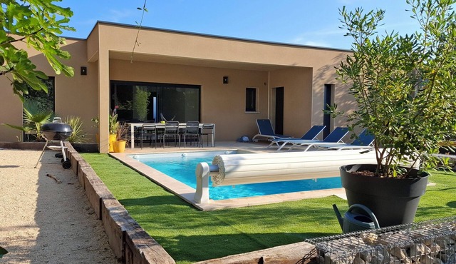 Maison des libellules de dugradus private swimming pool and pétanque court