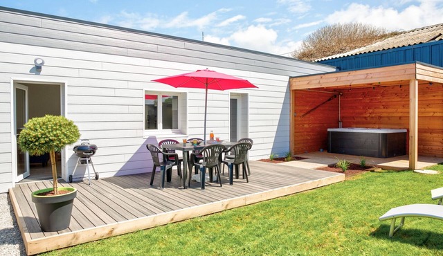 MAISON DES NAUFRAGÉS - Private Jacuzzi- Heated indoor pool -100m from the sea