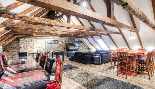 Maison des Patriotes 7 bedrooms 8-20 guests in the ❤ of old Montréal