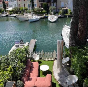 Maison du Bonheur Newly renovated house, private garden and 12x4m mooring