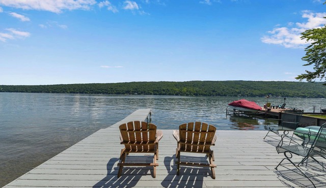 Maison Du Lac: Great Level Lakefront on Keuka Lake!