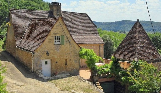 "Maison du Mage" in a quiet hamlet, 10mn from Sarlat