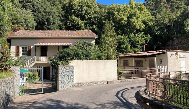 Maison du Pont - Large family home between mountains, river and sea.