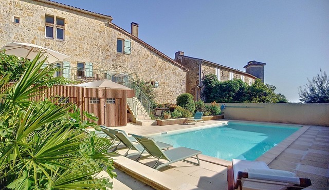 Maison du Porche 4*, 10 travellers, swimming pool, countryside and sunset views