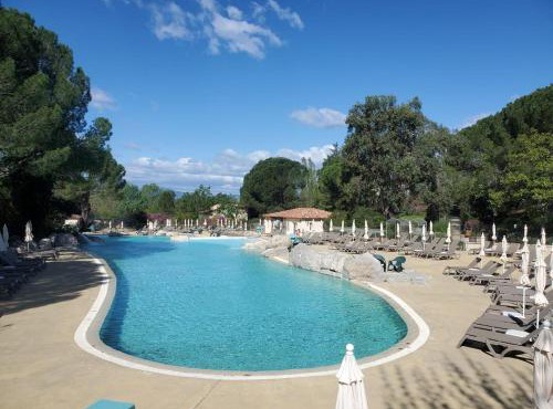 maison duplex avec grande terrace dans village de vacances