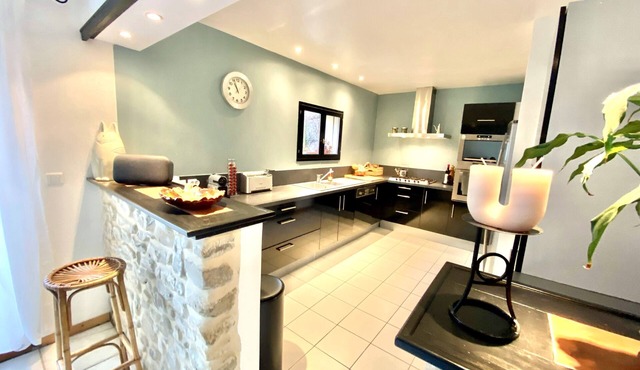 Maison en Pierres De135m2 Pour 6p, 3ch, Piscine Privée Sécurisée, Jardin Clos