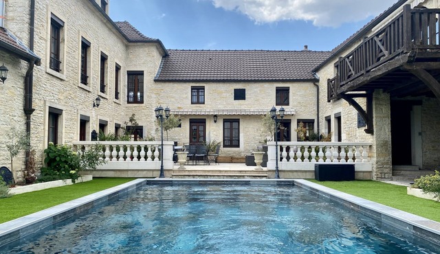 Maison en Pierre Dans un Cadre Idyllique, Piscine + Hammam. 20 Personnes