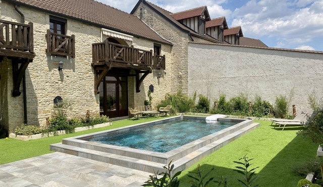Maison en Pierre Dans un Cadre Idyllique - Piscine - 30 Couchages