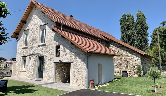 Maison en Pierre Entièrement Rénovée Pour 10 Voyageurs