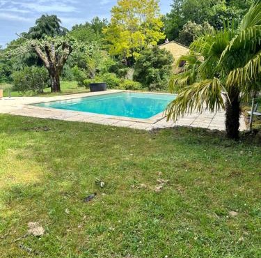 Maison en pierre Les Chardonnerets avec piscine