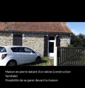 Maison en pierre à la mer