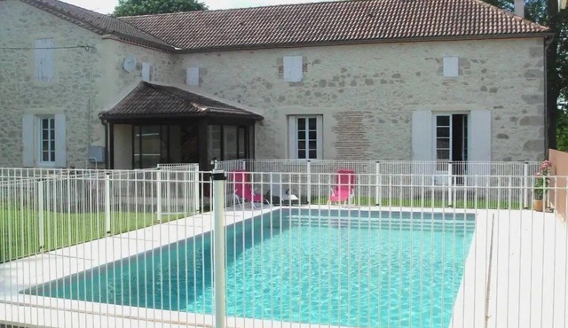 Maison en pierre avec piscine à Penne-d'Agenais