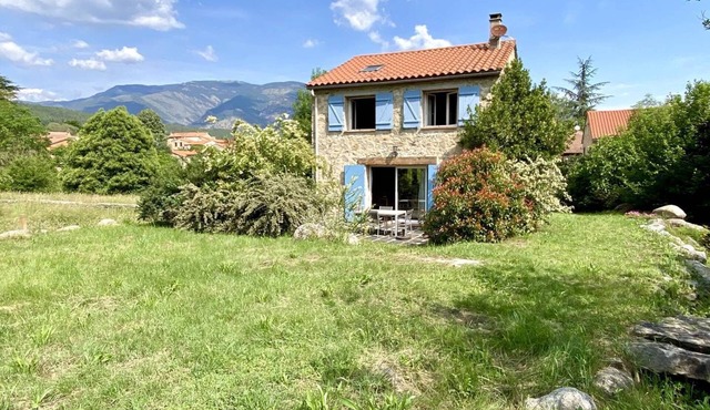 Maison en Pierre 4 Faces, Esprit Chalet Avec Wifi et Jardin Privatif