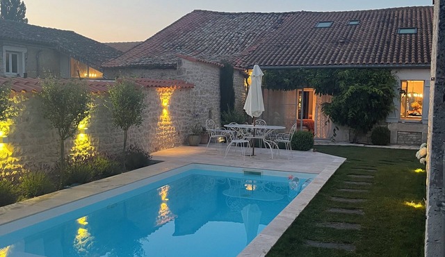 Maison en Pierre Avec Piscine Privée