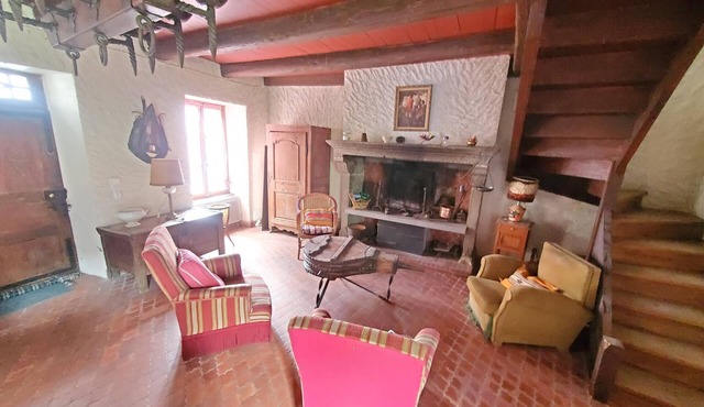 Maison en pierres proche de la Cascade de Saillant