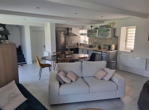 Maison en pierre indépendante