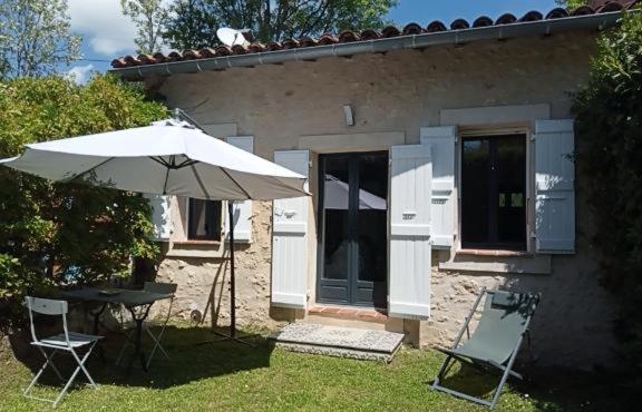 Maison en pierre restaurée avec jardin