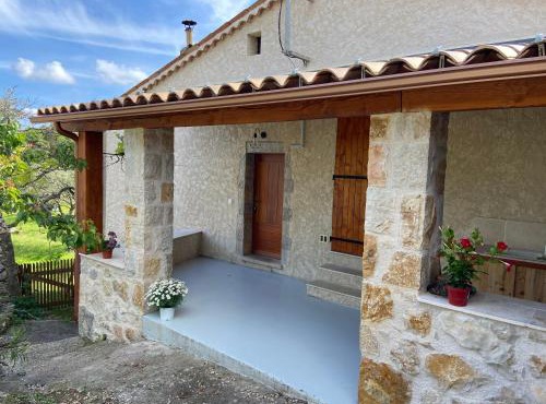 Maison en pierres rénovée MONS 83