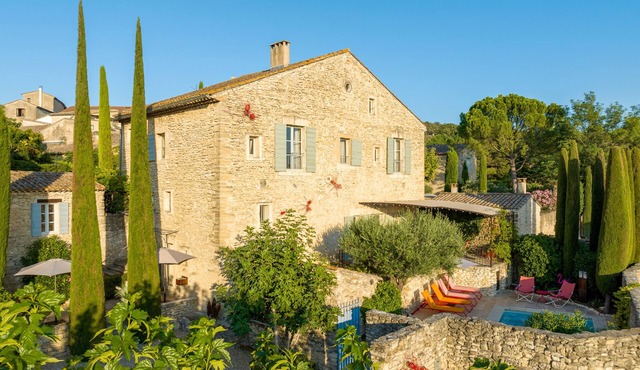 Maison en Plein Coeur de Village Avec Piscine